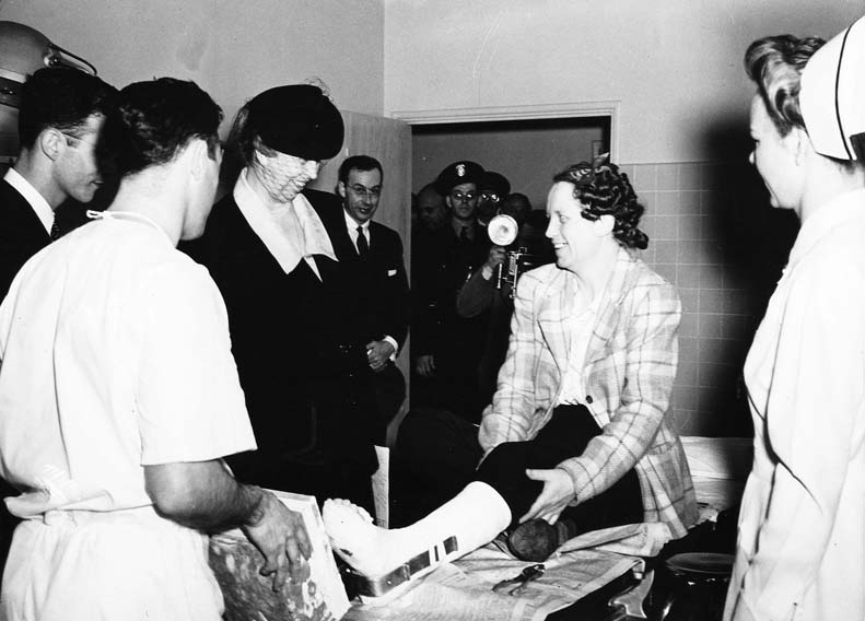 Eleanor Roosevelt visits the Northern Permanente Foundation Hospital, April 5, 1943.