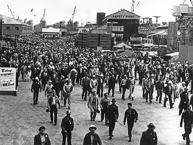 Shift change at the Kaiser Richmond Shipyard No. 1. Thousands of workers leave for the day. 