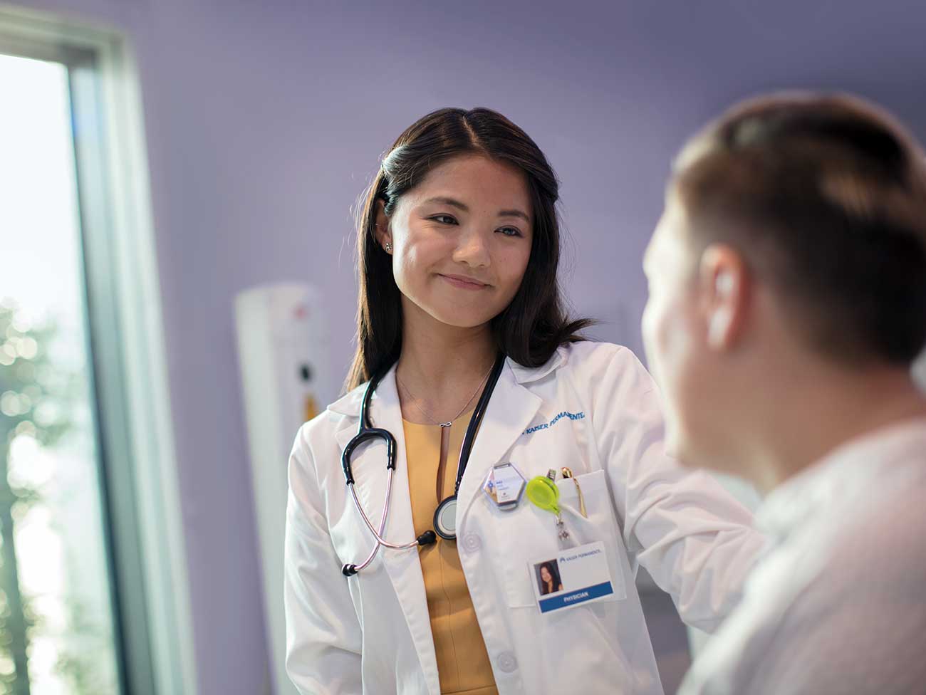 A smiling female physician consulting with a cancer patient.